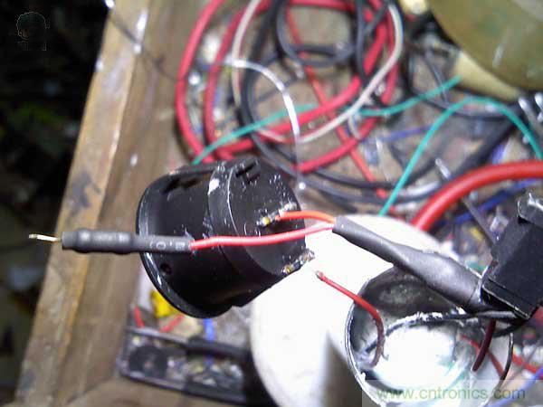 高亮LED手電筒超簡(jiǎn)DIY:原理圖+全過程