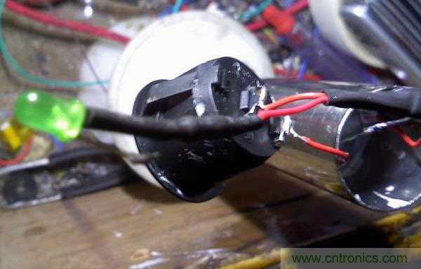高亮LED手電筒超簡(jiǎn)DIY:原理圖+全過程