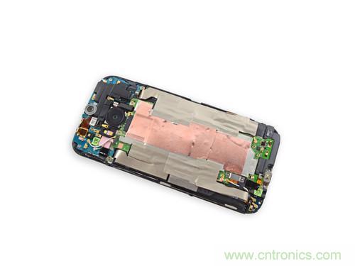 牛人強拆!新HTC One(M8)真機精密做工難修理