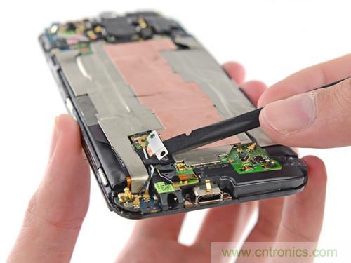 牛人強拆!新HTC One(M8)真機精密做工難修理