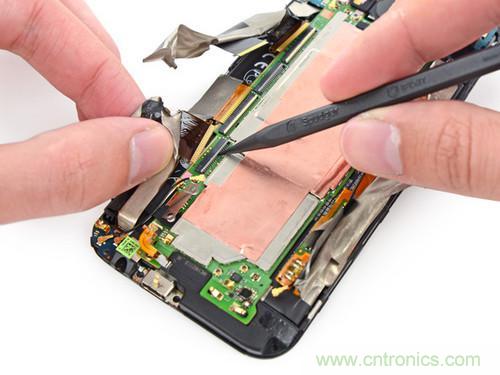 牛人強拆!新HTC One(M8)真機精密做工難修理