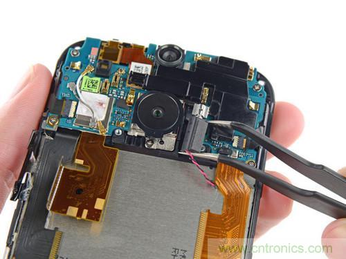 牛人強拆!新HTC One(M8)真機精密做工難修理