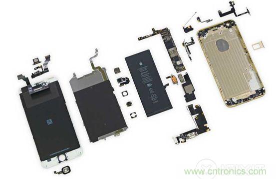 iPhone 6 Plus完全拆卸后可以看到，該產品在較小的空間容納了大量硬件。（來源：iFixit）