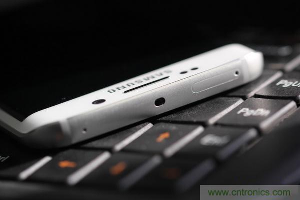 三星S6 Edge+拆解：比S6 Edge加在哪里？