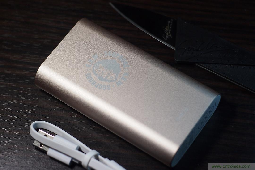 移動電源也玩雙引擎？快到你想象不到