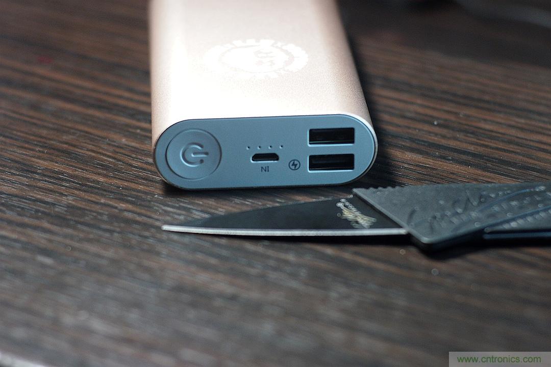 移動電源也玩雙引擎？快到你想象不到